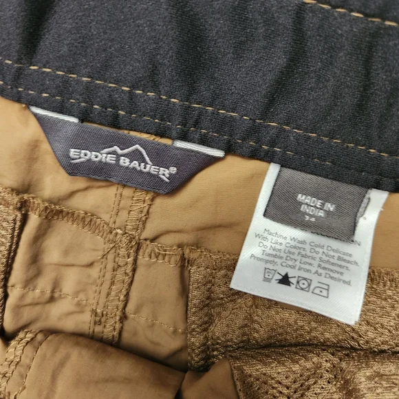 Eddie Bauer Belted Travex Cargo Shorts Size 34 - Picture 4 of 6